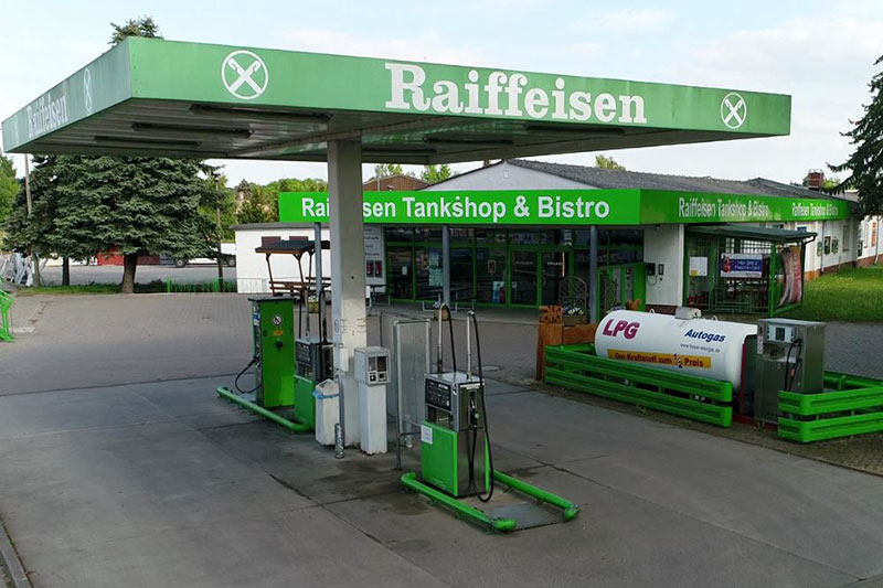 Tankstelle in Lübz mit unserem sehr beliebten Bistro. Tanken und Essen das spart Zeit.