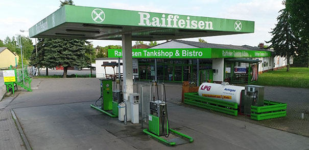 Bei Ihrem Raiffeisenmarkt BHG Lübz an den Standorten Lübz und Plau am See können Sie preisgünstig an der Tankstelle tanken. Wir sind immer etwas günstiger als unsere Mitbewerber.